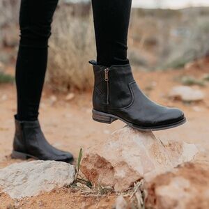 Josef Seibel Sanja 20 black leather ankle boots